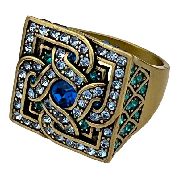 La Vintage Kathy Levine Ring Shades of Blue Serendipity Crystals Size 11 QVC 8U - Picture 1 of 4